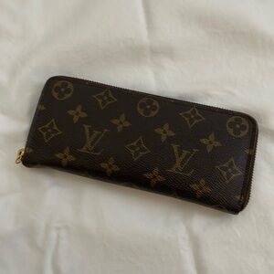 Louis Vuitton zippy wallet